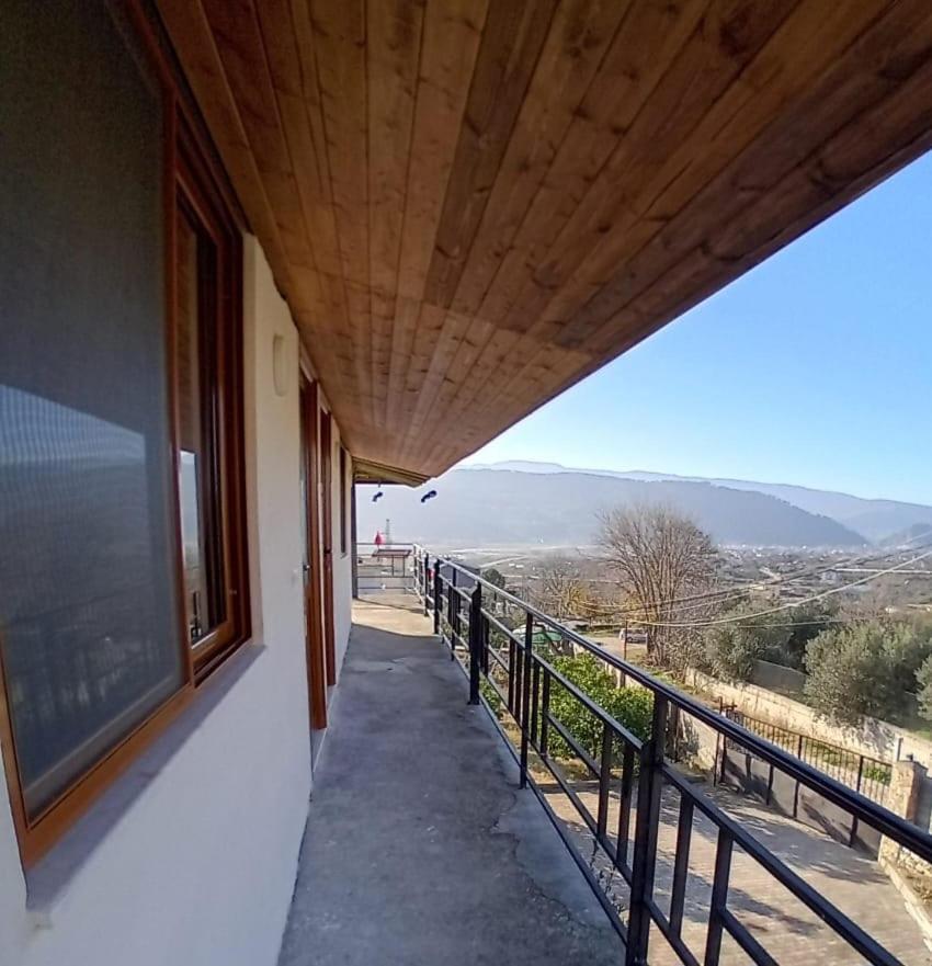 Guest House Xhaferaj Berat Esterno foto