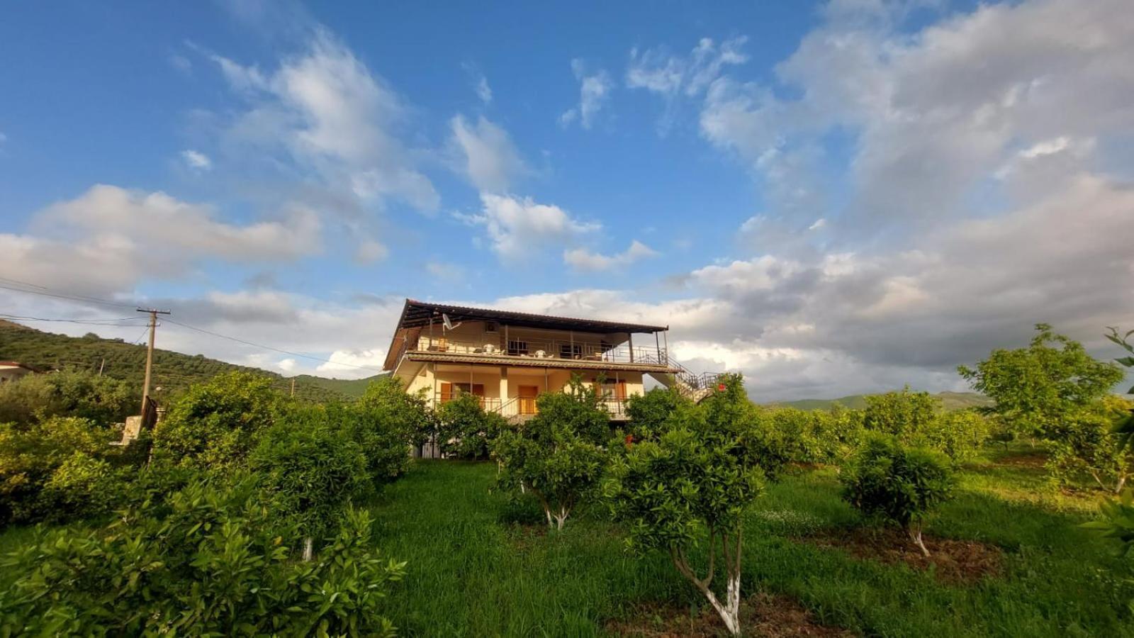 Guest House Xhaferaj Berat Esterno foto
