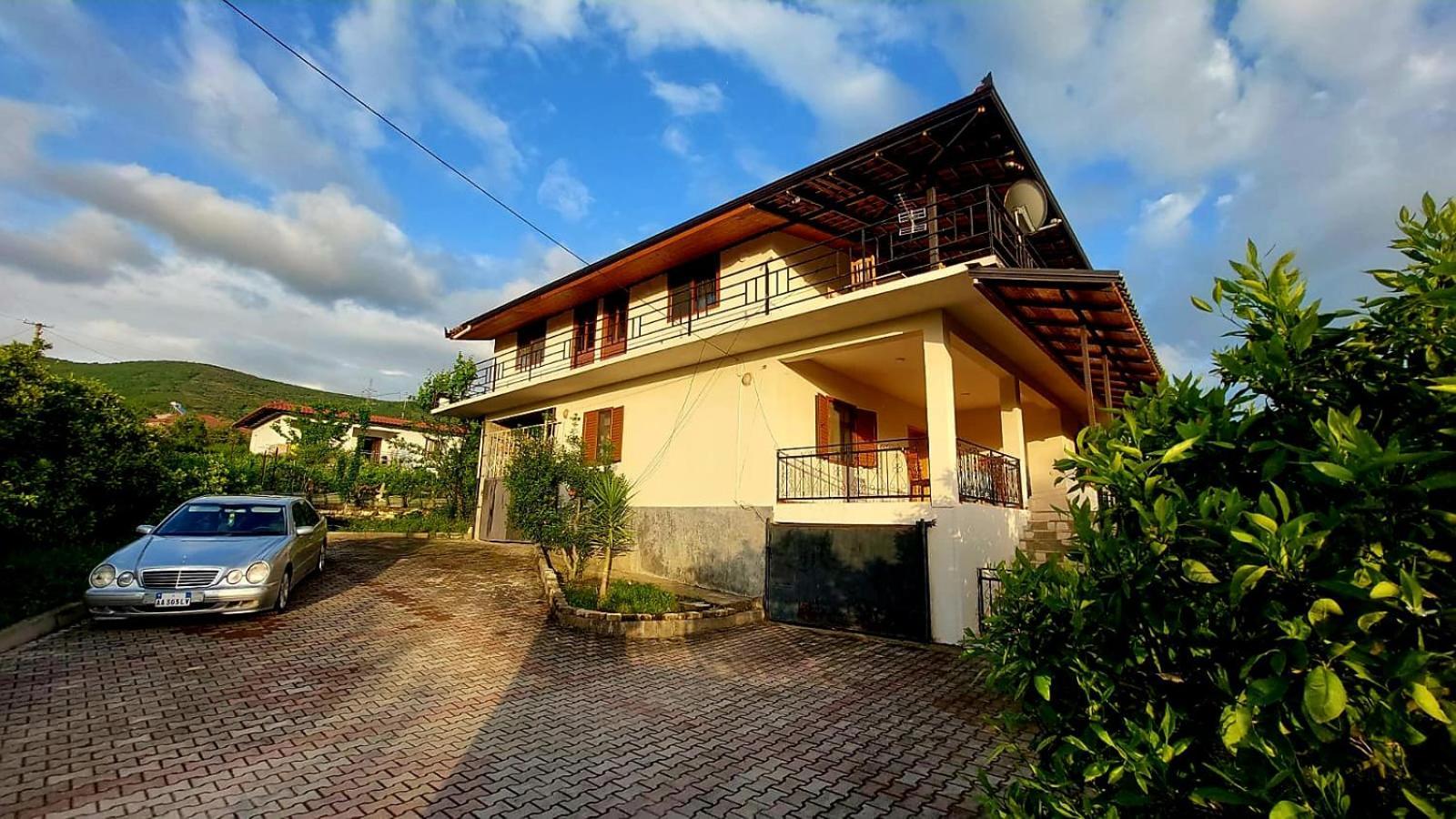 Guest House Xhaferaj Berat Esterno foto