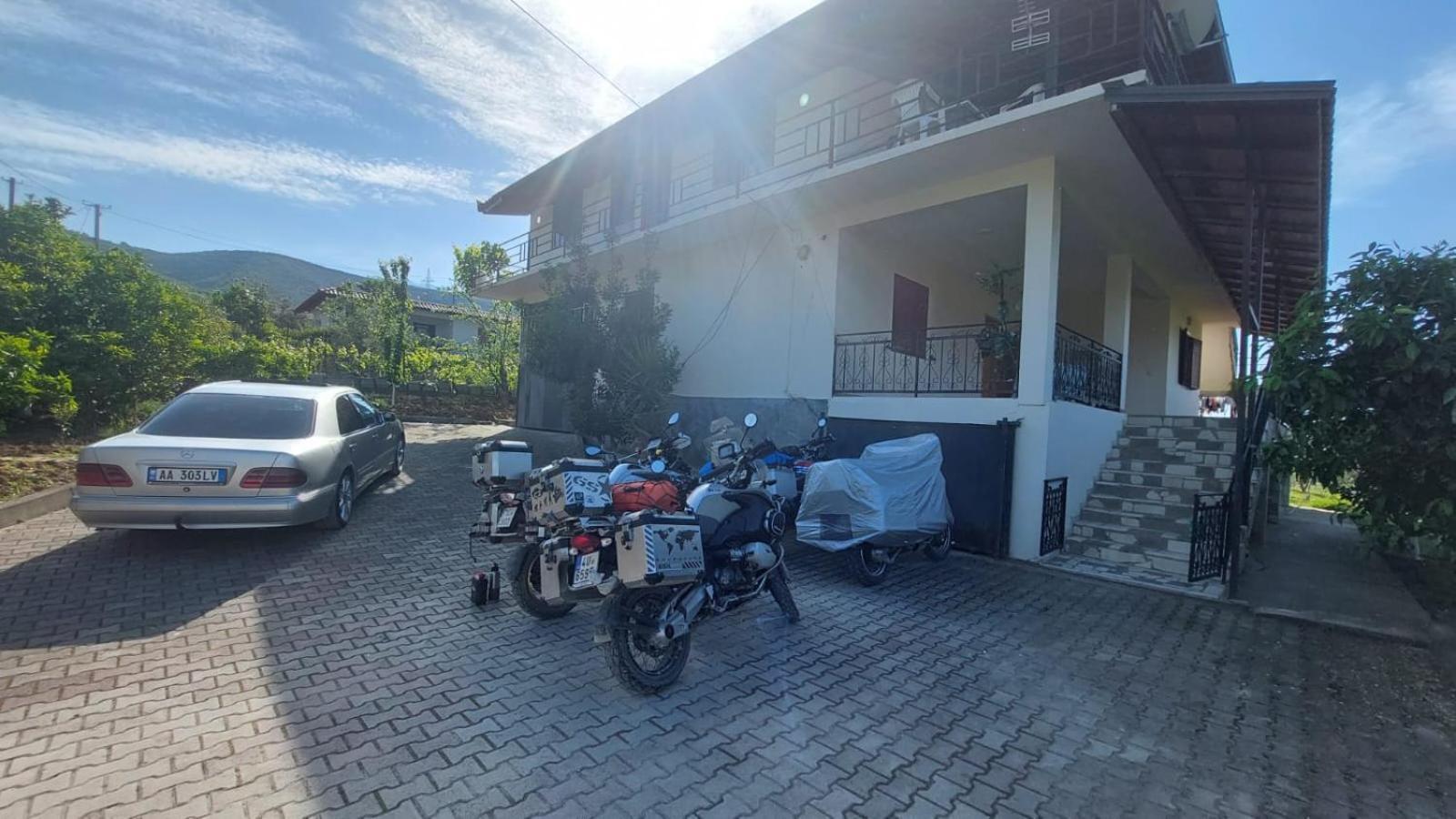 Guest House Xhaferaj Berat Esterno foto